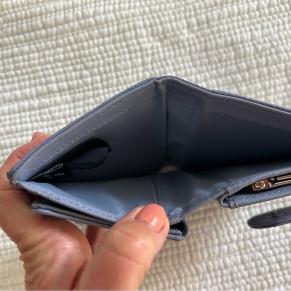 Safe Keeper Periwinkle Soft Genuine Leather Wallet Like New - Picture 9 of 9
